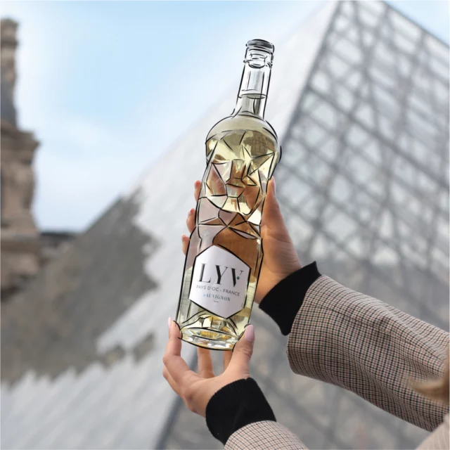 Countdown to Christmas – One month to go ! 🎄
Our Sauvignon Blanc is the perfect wine to pair with your favorite holiday dishes or to give as a gift. ✨
.
.
.
Not intended to be seen by persons under the legal alcohol drinking age or in countries with restrictions on advertising on alcoholic beverages. Do not share or forward to people under legal drinking age.
ENJOY LYV RESPONSIBLY.
.
#frenchwines #madeinfrance #paysdoc #lyvwines #winelovers #winemakers #artdevivre #whitewine  #paris #frenchie #christmas #christmastable #christmasgiftideas